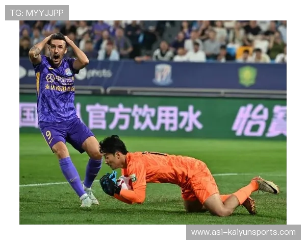 天津津门虎边后卫套上助攻，外脚背回敲制造射门空间